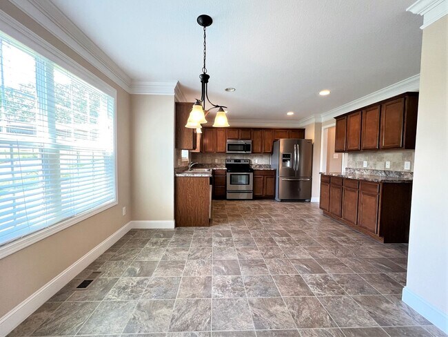 Foto del edificio - SPACIOUS 2 STORY HOME WITH 3 BEDROOM, 2.5 BATHROOM IN KARNS!!