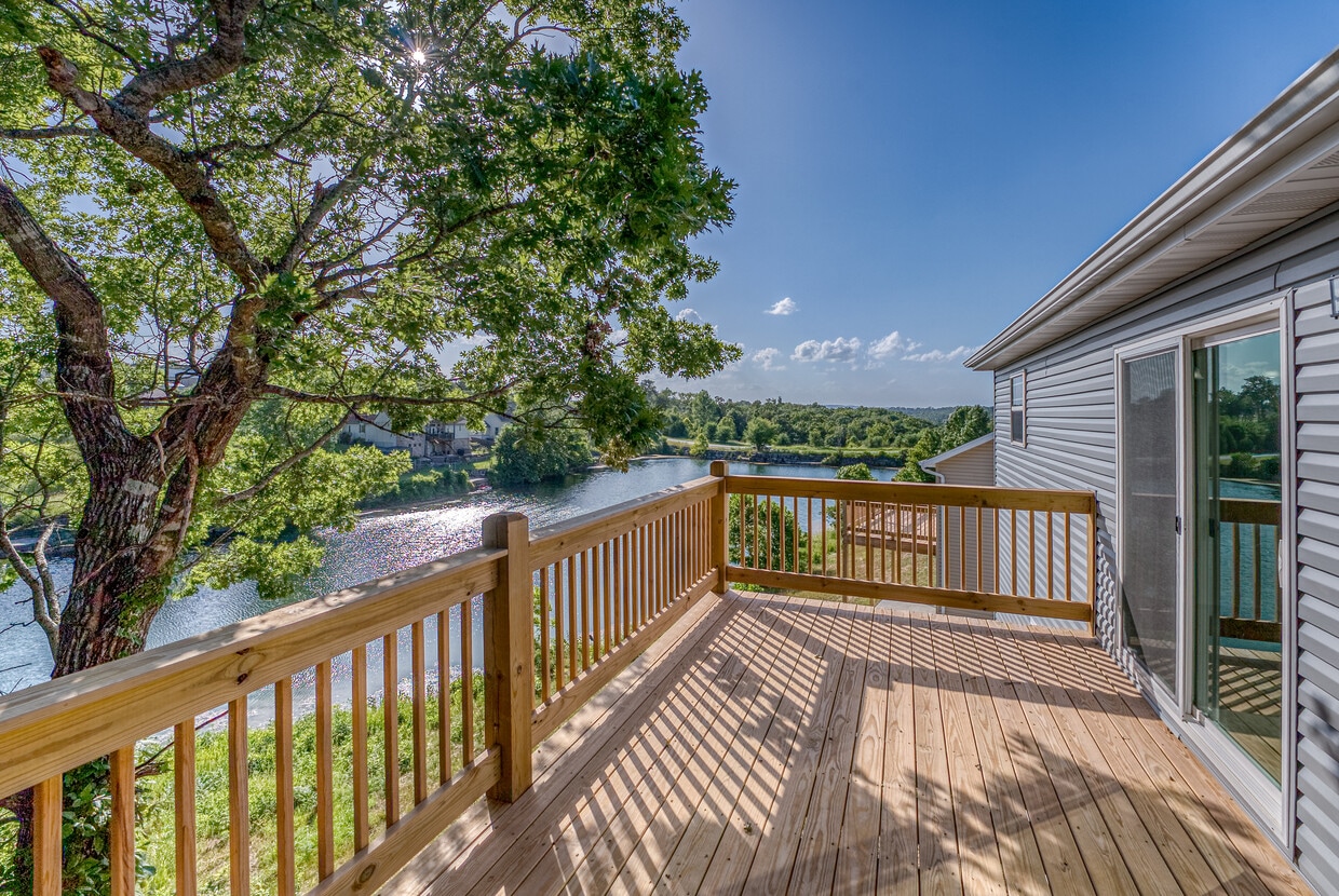 Primary Photo - 220 E Sunset Cove Ln