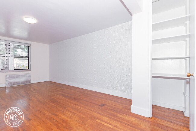Foto del edificio - 270 Clarkson Ave
