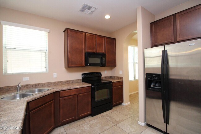 Building Photo - 955 S Brewer Dr