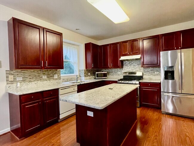 Building Photo - 955 Summerhill Dr