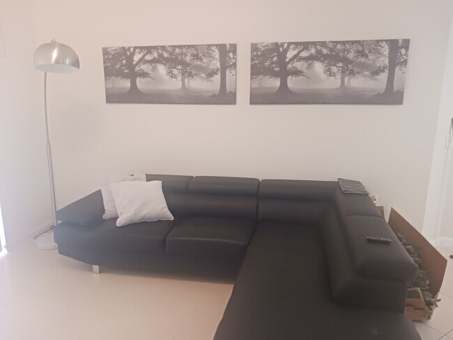 Foto del edificio - 1170 Reserve Way