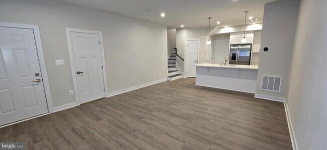 Building Photo - 2542 -A Verona Pl
