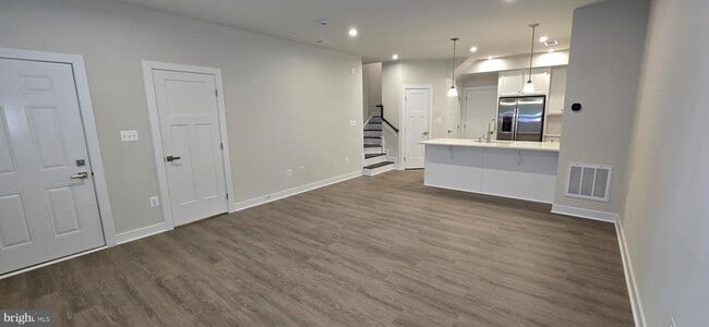 Building Photo - 2542 VERONA Pl