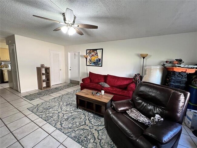 Foto del edificio - 7491 SW 10th Ct