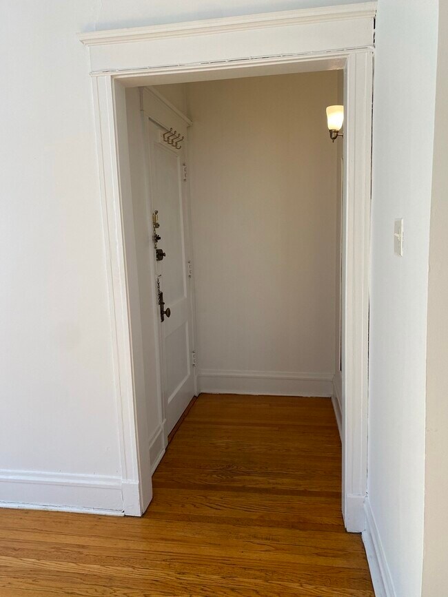 Foto del edificio - 1548 W Highland Ave
