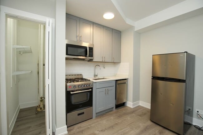Building Photo - 508 W Belmont Ave