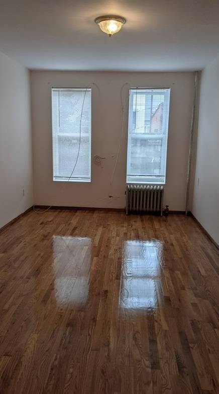 Building Photo - 152 E 39th St