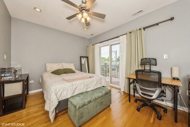 Foto del edificio - 4942 N Pulaski Rd