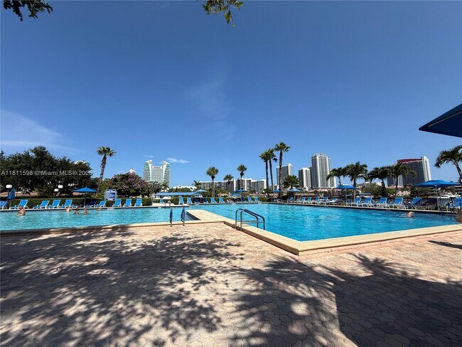 Foto del edificio - 600 Three Islands Boulevard