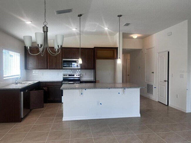 Building Photo - 3063 Sanctuary Dr