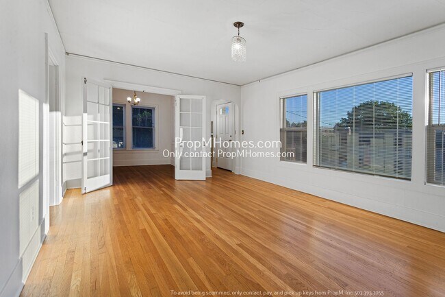Building Photo - Charming One Bedroom Duplex in SE!