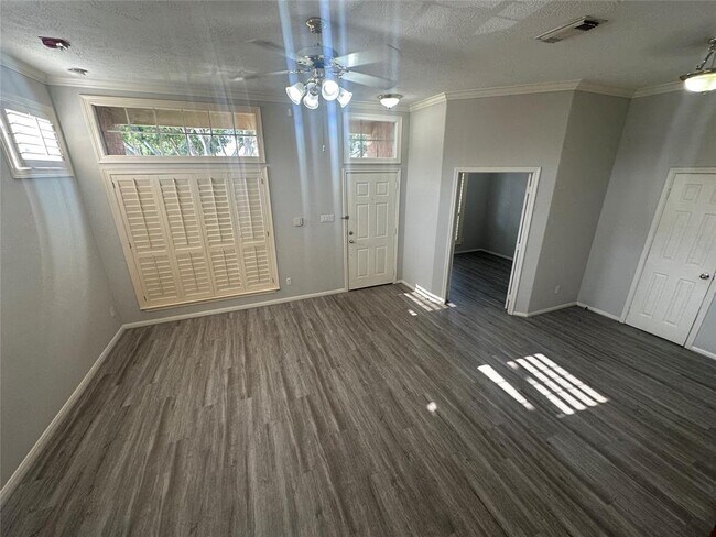 Foto del edificio - 2710 Grants Lake Blvd