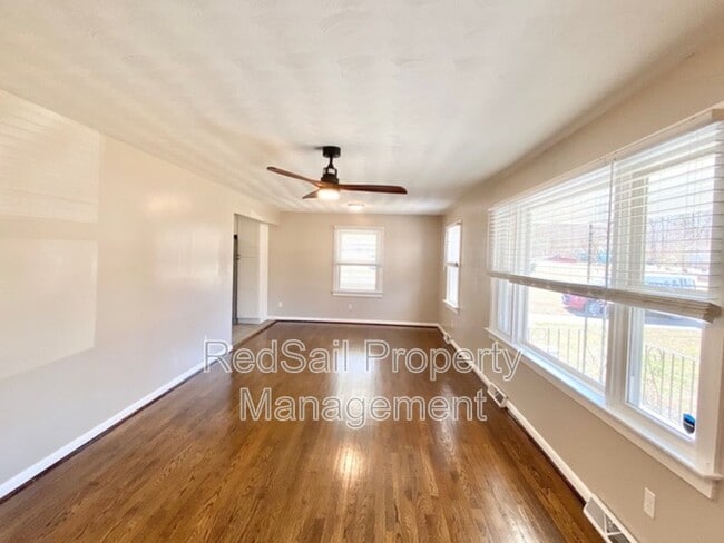 Building Photo - 17073 Longview Dr