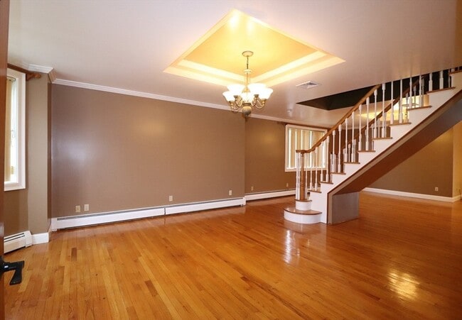 Building Photo - 484 Walnut St