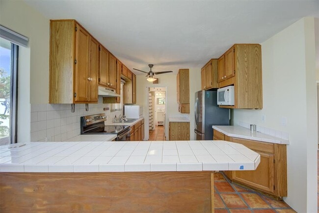 Building Photo - 805 NE 40th St