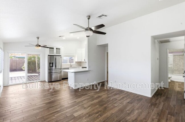 Building Photo - 3001 W Matthew Dr