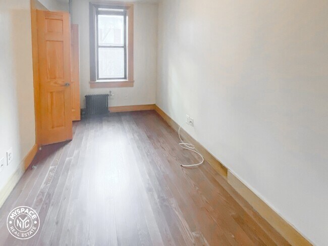 Foto del edificio - 18 E 21st St