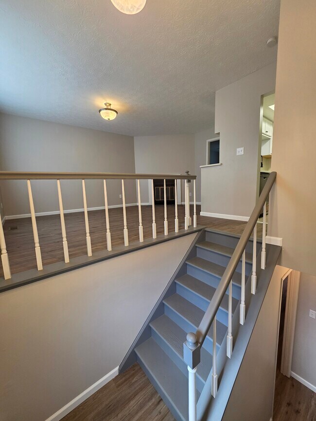 Entrada - 3000 Essington Dr