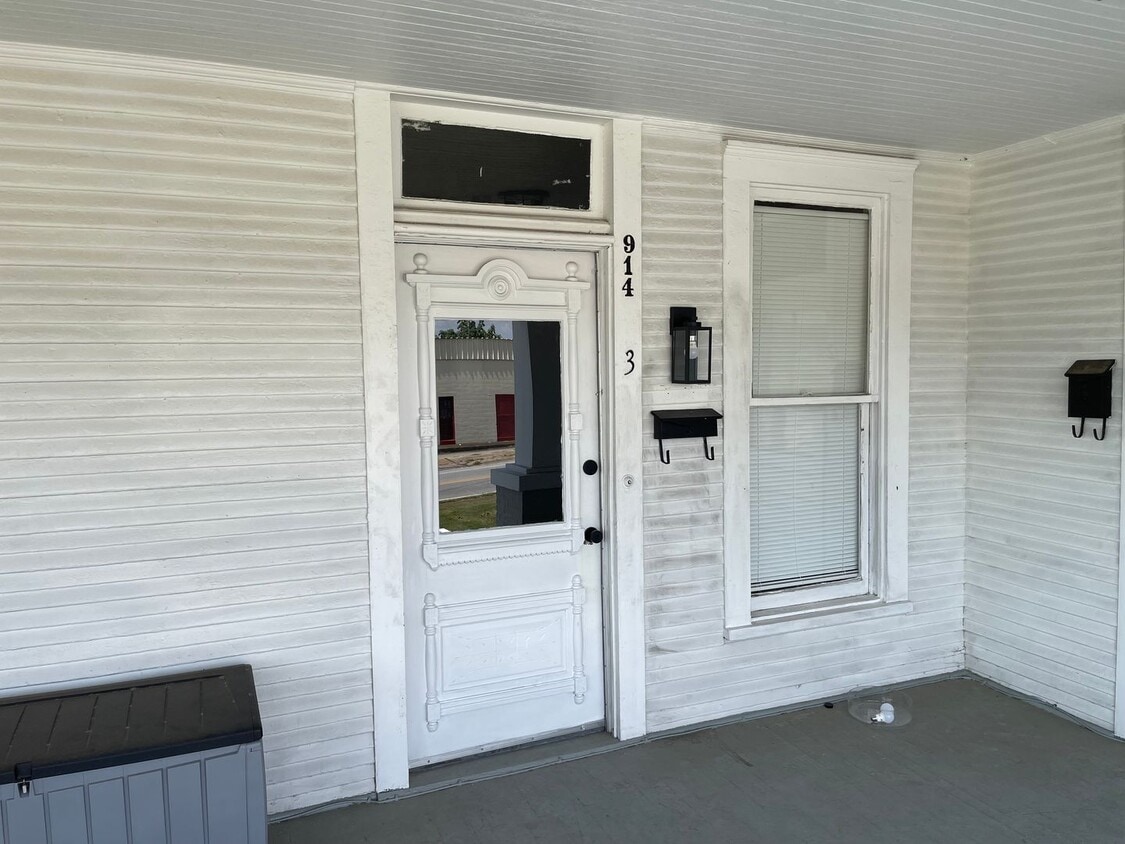 Primary Photo - Newly renovated triplex in the Heart of do...