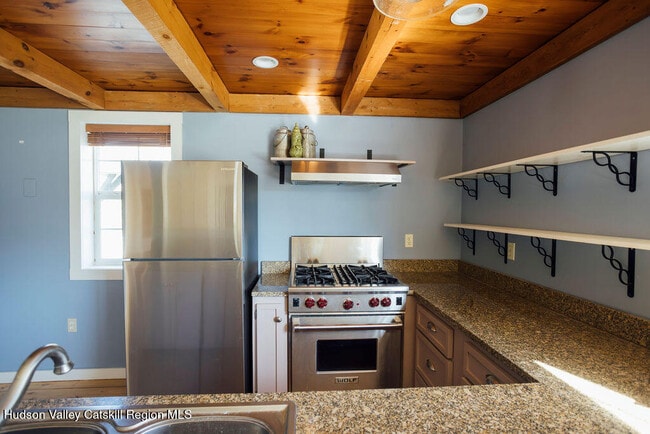 Building Photo - 879 US-9