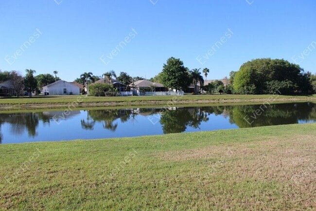 Building Photo - 2626 Edgewater Falls Dr