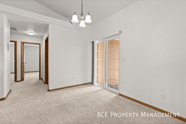 Building Photo - 713 Earleen St