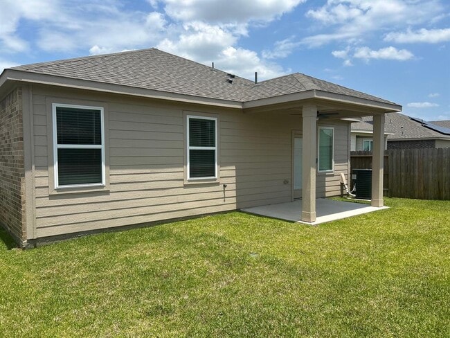 Building Photo - 1010 Whispering Winds Dr