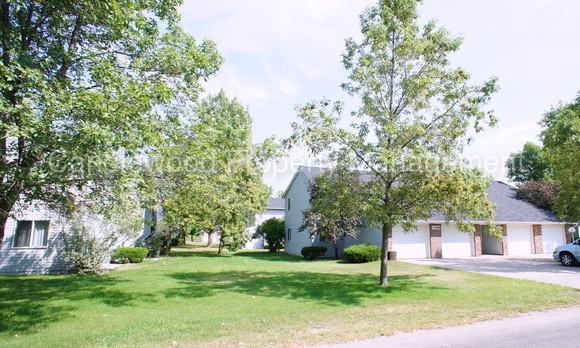 Building Photo - 2450 Willow Dr