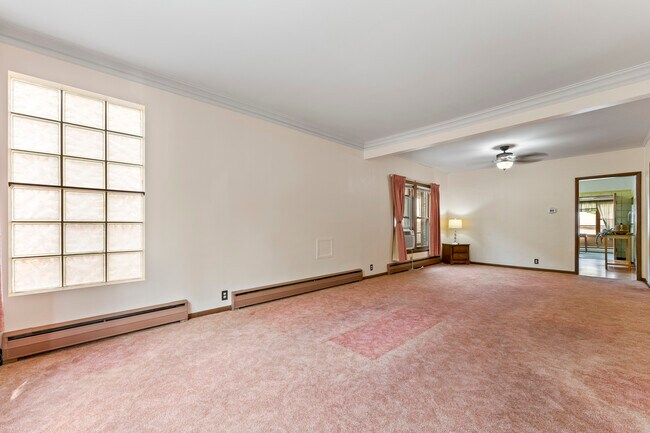 Building Photo - 4844 W Addison St