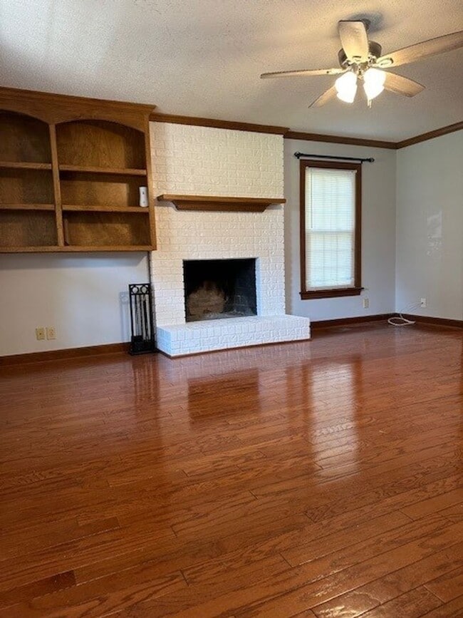 Building Photo - Spacious Home with Bonus Room, Pool & Solar Panels in Goldsboro!