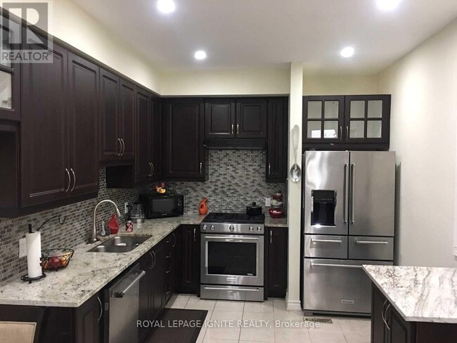 Building Photo - 8 Wimbledon Ct