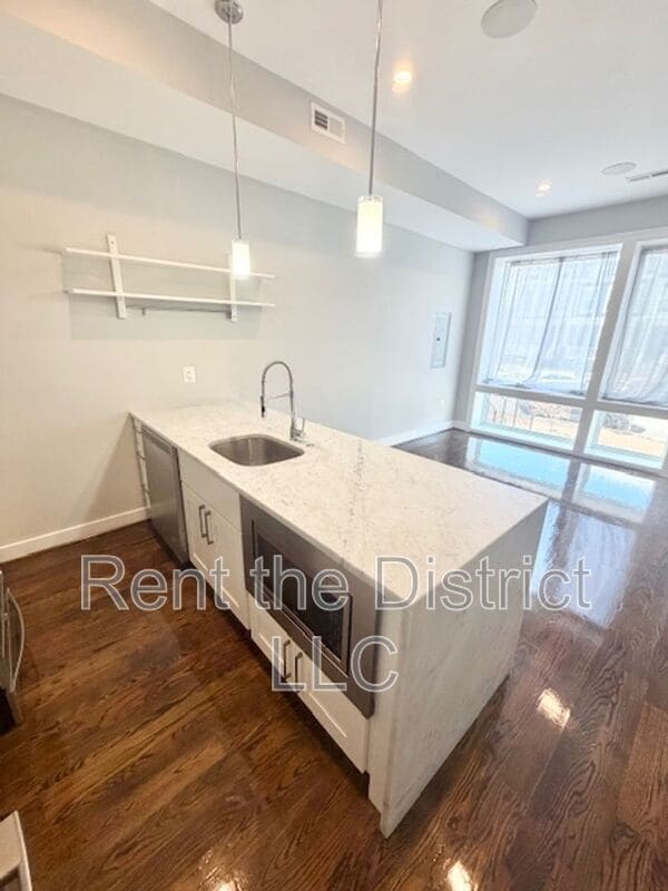 Photo - 913 12th St NE Apartment