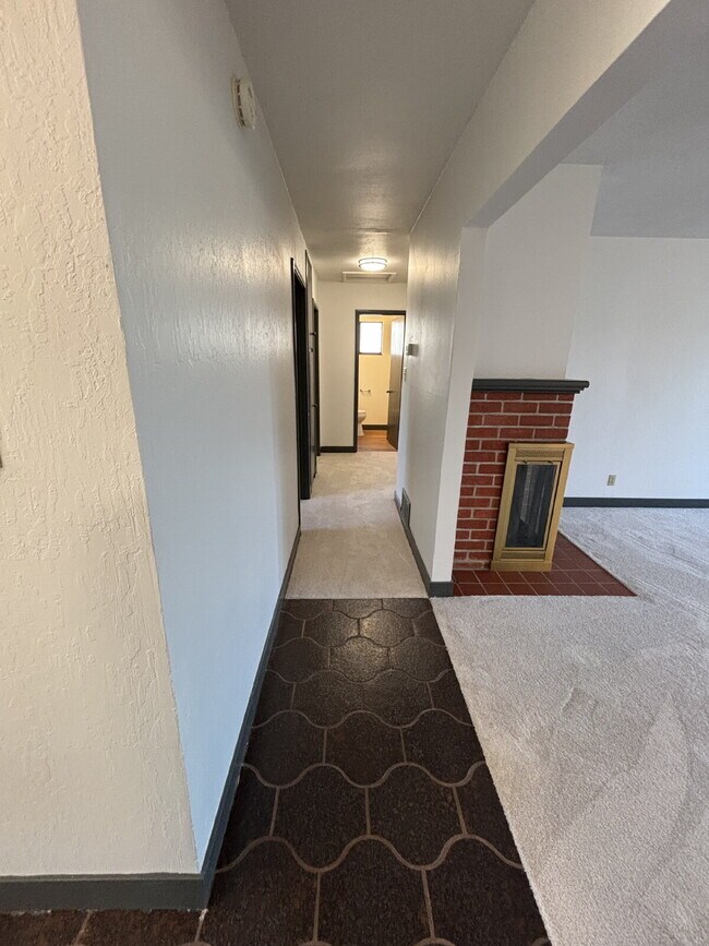 Building Photo - "Charming Lafayette Retreat: 3-Bedroom Hom...