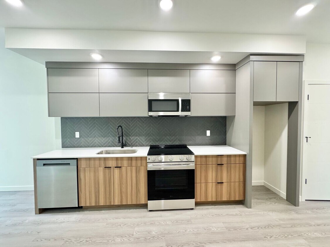 Foto principal - *1 MONTH FREE RENT* A 2bd/2bath Modern Tow...