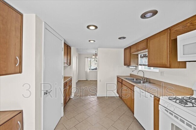 Foto del edificio - 1339 Rutherford Ave