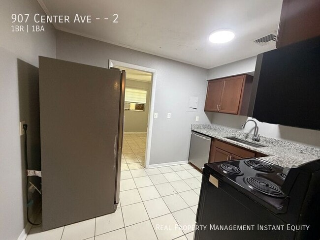 Foto del edificio - 907 Center Ave