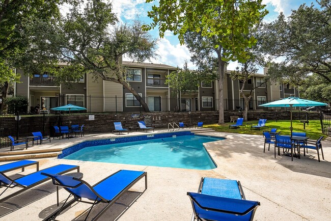 Settlers Creek Pool Area - Settlers Creek Apartments