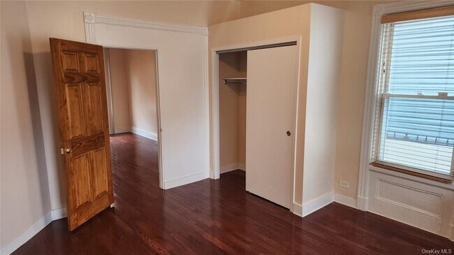 Foto del edificio - 853 E 226th St