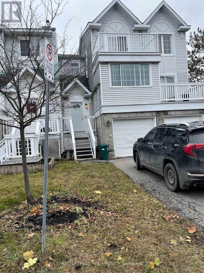 Building Photo - 123 Castlegreen Private