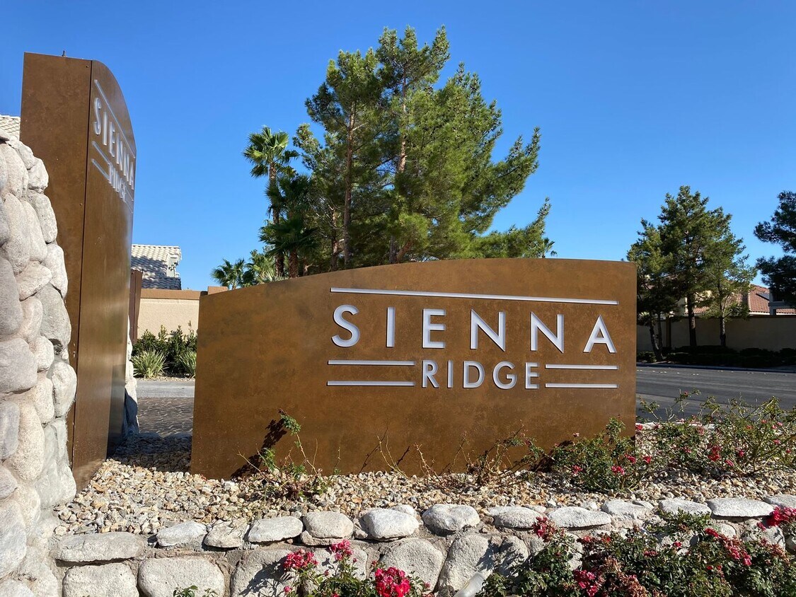 Primary Photo - Gated 4 bedroom with a bonus room in Summe...