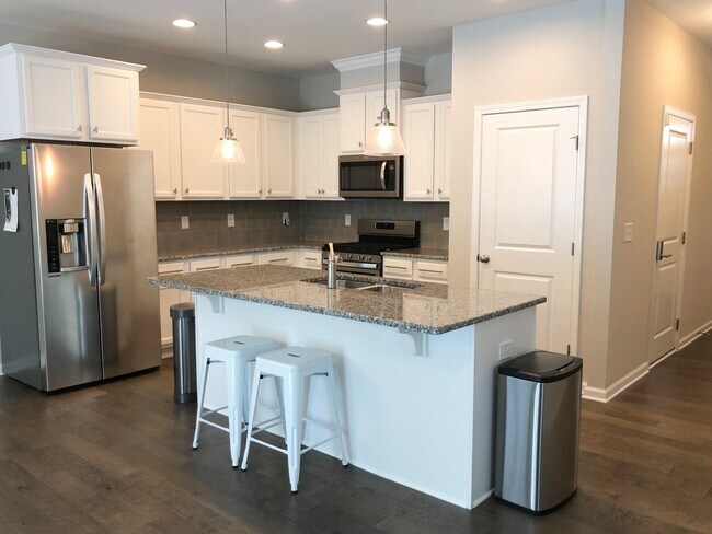 Building Photo - 3 Bed 2.5 Bath End Unit with Fenced in Backyard at Winsford At the Park!