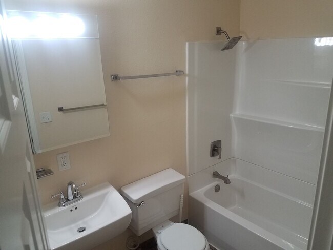 Building Photo - MMA Properties 920