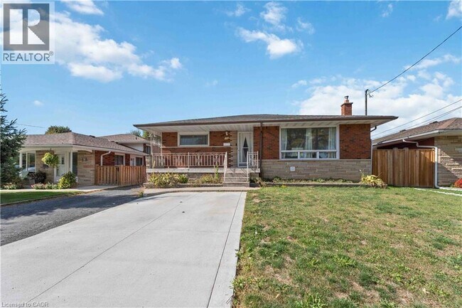 Building Photo - 90 Rainbow Dr