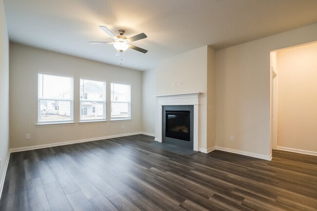 Building Photo - 5825 Hackberry Ln