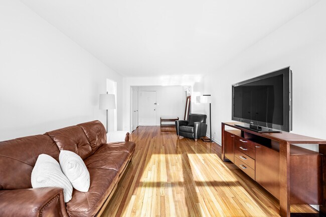 Foto del edificio - 3185-85 Crescent St