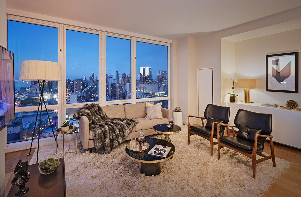 Primary Photo - 605 W 42nd St