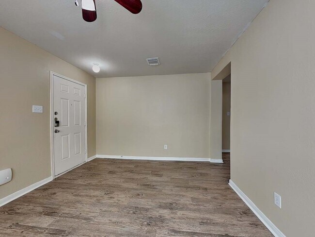 Foto del edificio - 13742 Clarks Fork Dr