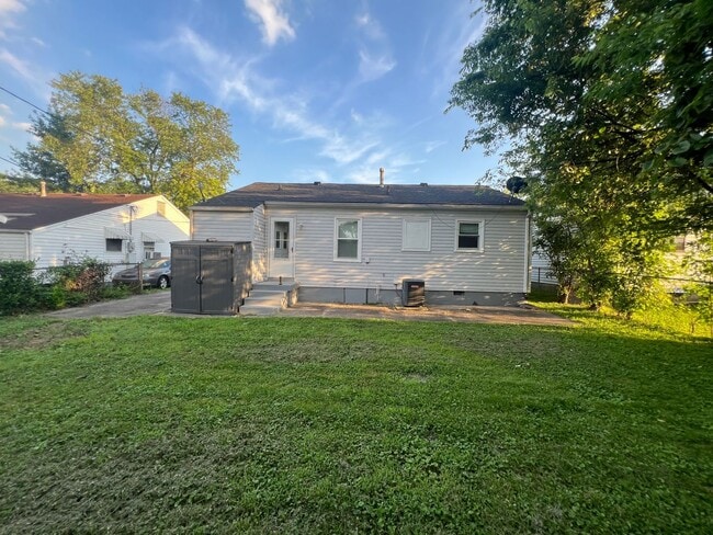 Building Photo - Beautiful 3 Bedroom 1 Bathroom Home