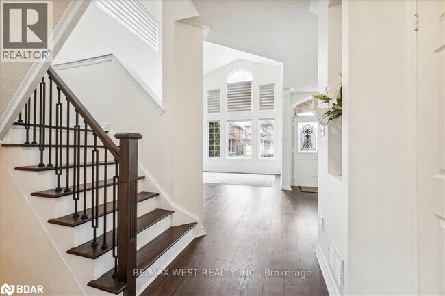 Photo du bâtiment - 1349 Sagewood Crescent